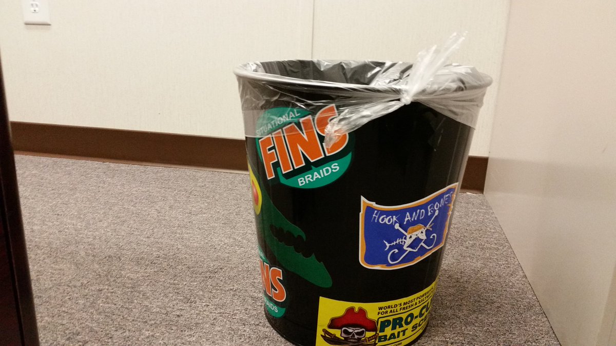 RedfishDwayne's tweet image. Even my trash can is tatted up! #theredfishguys #finsbraid #procurescents #hookandbones