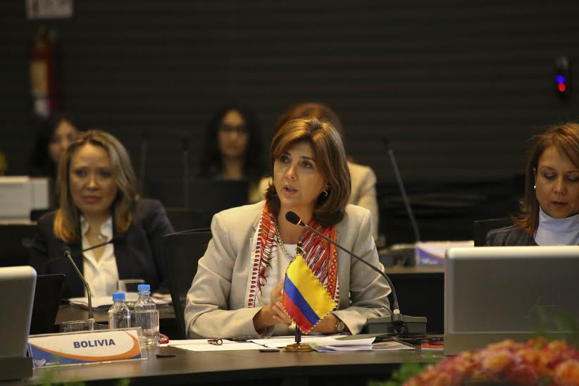 ConElMazoDando's tweet photo. Canciller Holguín: Chávez fue decisivo en este proceso de paz en Colombia - https://t.co/yci4yPYVhv https://t.co/ojtprw1SOR