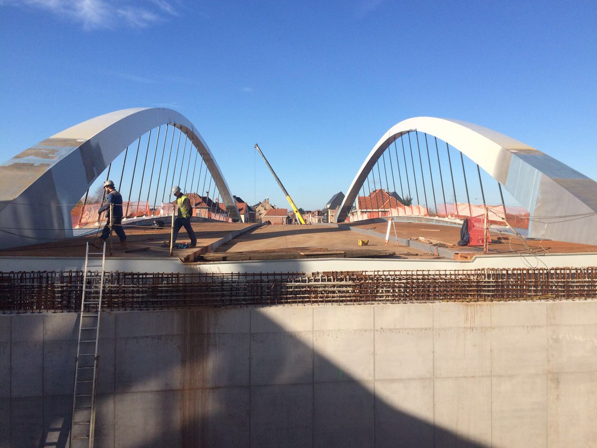 ZJArch's tweet photo. Hogebrug #Harelbeke ligt netjes op haar plek #ZJA @Stadharelbeke @RalphKieft https://t.co/go5R47MDjk