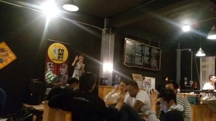 Malem2 bahas bom ya cuma si @yosimatzu #openmic @parlour_smg