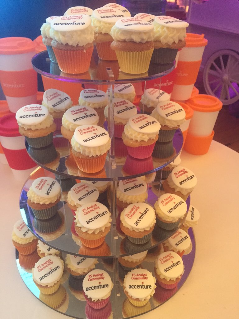 gilroyemma's tweet photo. Come visit the FS Analyst stand, WE HAVE CUPCAKES!! #FStival2016 https://t.co/zIiWdo4cv3