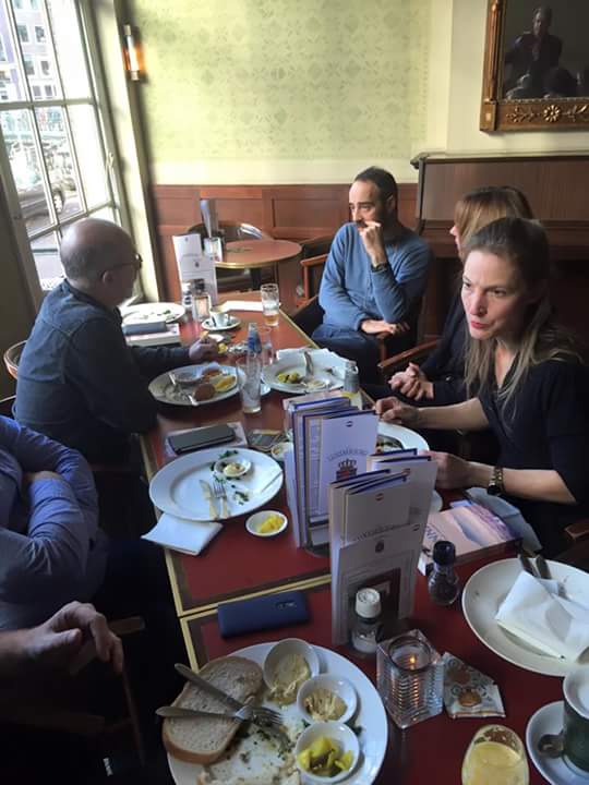 Lunchen in 020 met <a href="/Ammaniti_NL/">Niccolò Ammaniti</a> Er waren kroketten, gesigneerde boeken en bier.