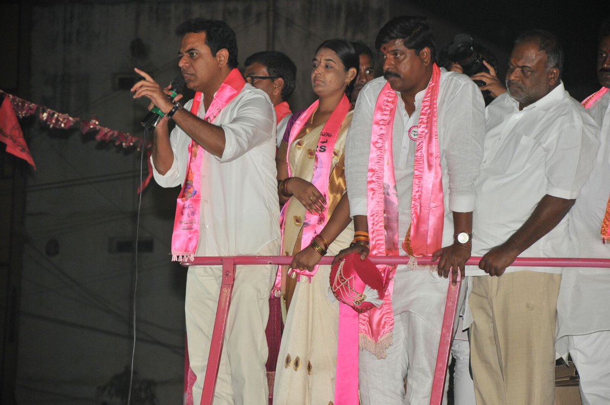 BRSparty's tweet photo. Minister @KTRTRS partcipated in Road Show Campaign for Victory of Golnaka and Kachiguda Candidates in Nimboli adda https://t.co/oad6kCaAAR