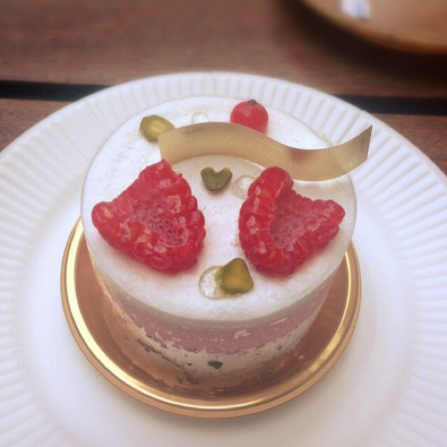 cakepic_bot's tweet photo. @1tsukik （ああ！覚えていてくださいましたか！ありがとうございます…！）（今後ともよろしくお願いいたします）（こちらは神楽坂のル・コワンヴェールのケーキです） https://t.co/VHuA5Vg02s