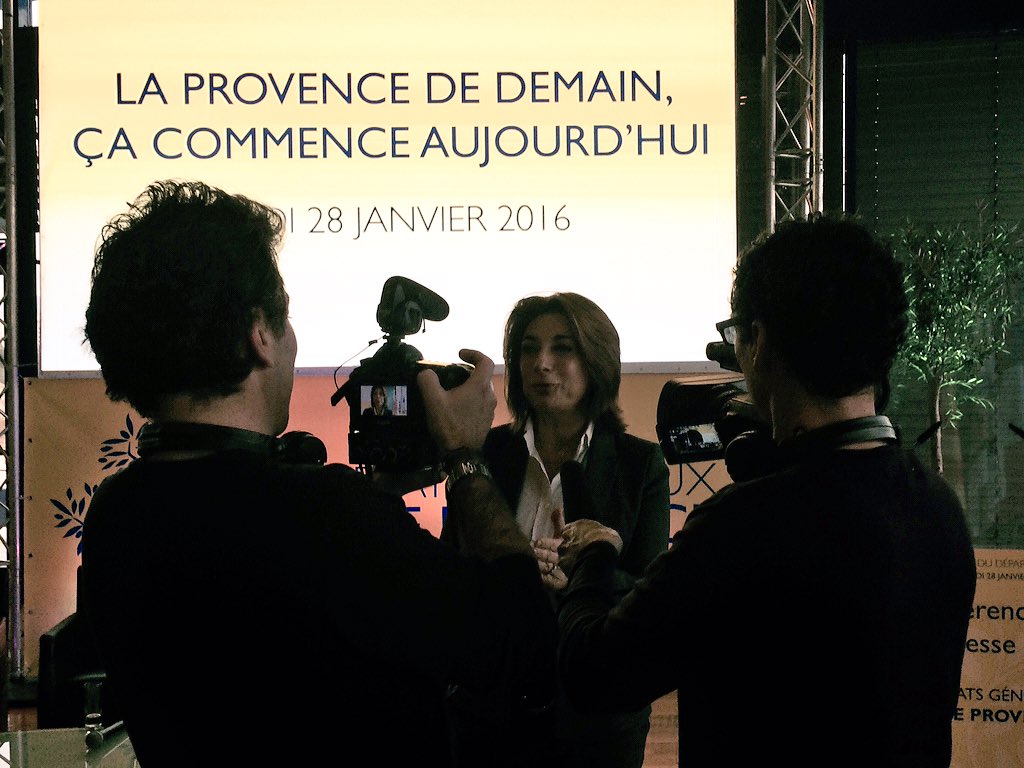 Republicains_13's tweet photo. @MartineVassal @le_cd13 #EGProvence "Faire de la politique autrement, c'est aussi jouer collectif !" https://t.co/yhkivCPoHE