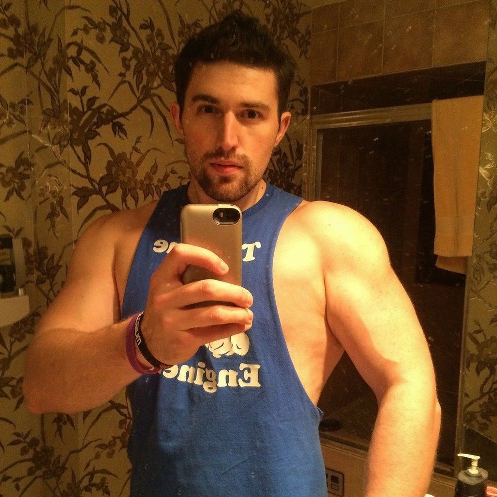 thefitwolfe's tweet photo. Had a very long roller coaster type of a day yesterday but still managed to make it to the gym and crush chest, tri… https://t.co/ZO4aeYb6B8