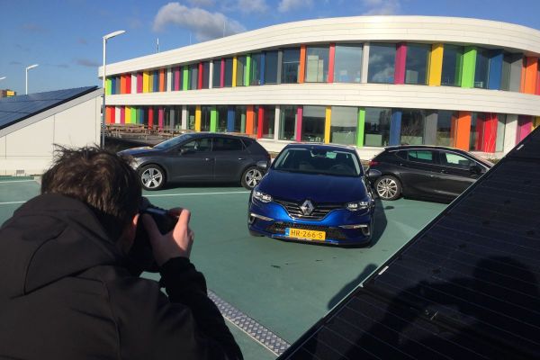 AutoWeek's tweet photo. Video: In de #AWupdate fotograferen we mee bij de triotest tussen #Megane, #Astra en #Leon https://t.co/5NCVPaSd3c https://t.co/yf92baOlbv