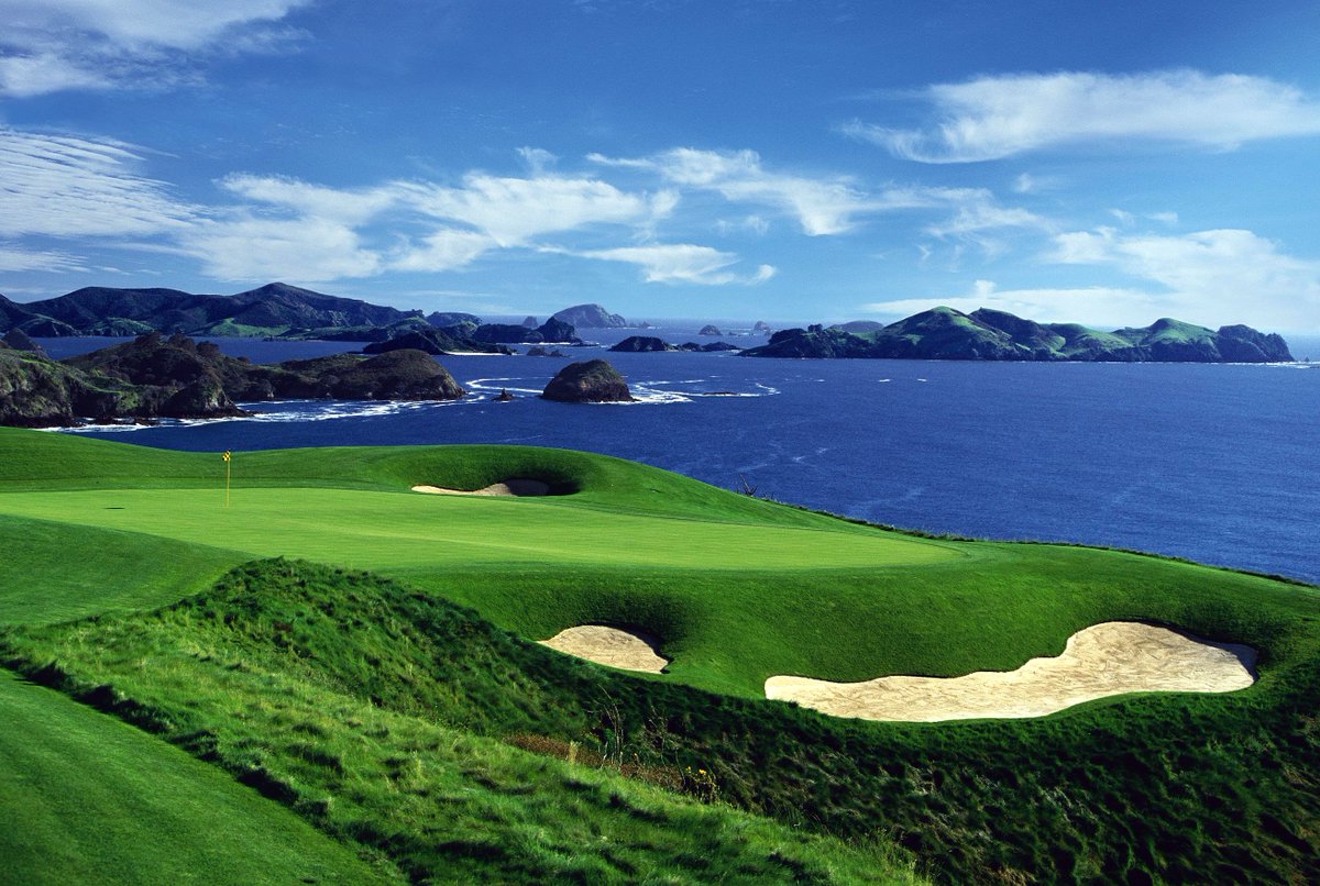 We want to be on the next flight to New Zealand...! #KauriCliffs #GolfersParadise