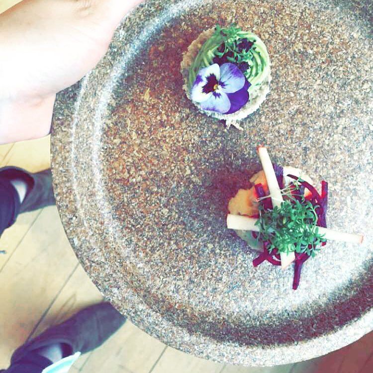 cocosmithstyle's tweet photo. Looks like art... Is actually food... And the plate is edible?! #glutenfree #vegan #HMStud… https://t.co/miIszziLra https://t.co/lgKl8shRaC