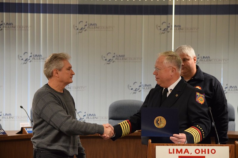 OhioFire's tweet photo. Lima resident Steve Gast received the SFM Award for Heroism for saving 3 neighbors from a house fire in November. https://t.co/hn6iVbH07T