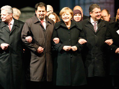changeworld2's tweet photo. #Germany & #UNO vs.#Syria
https://t.co/0v9uw9Gip5
#VolkerPerthes #SWP #CIA #Feltman #LiberalHawks #MuslimBrotherhood https://t.co/aHhrhyxnL4