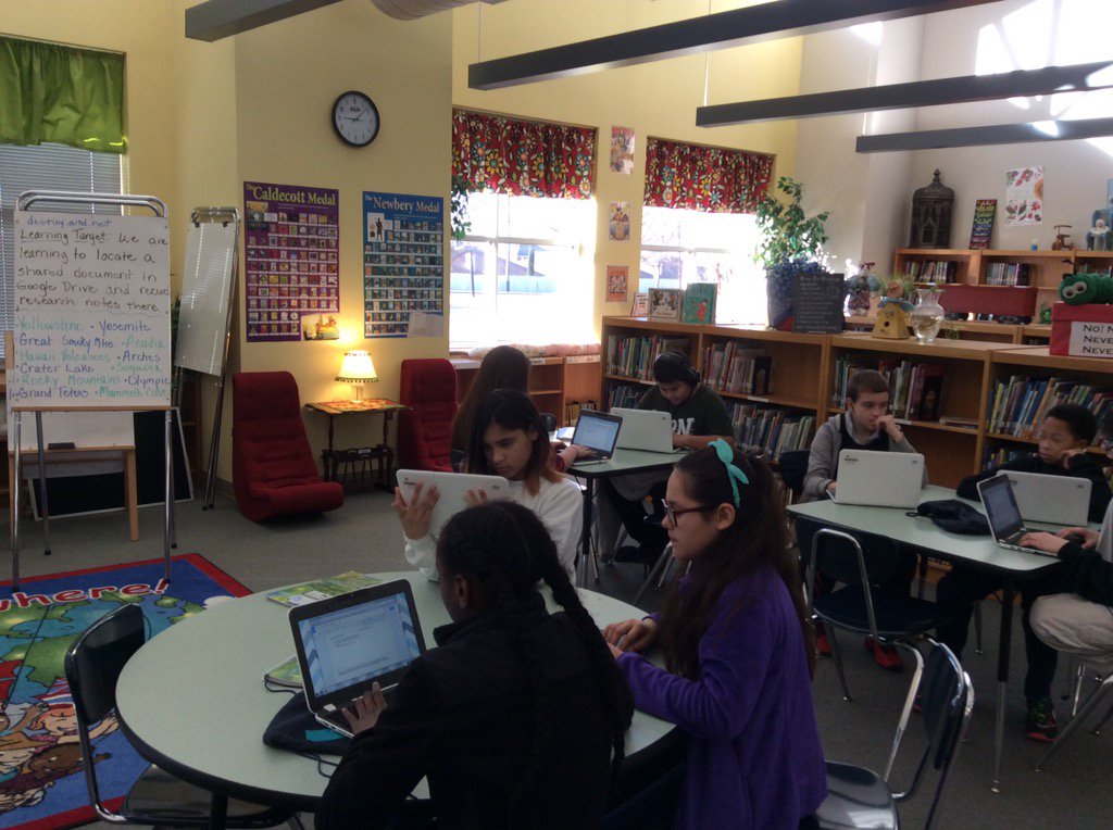 PearcyLibrary's tweet photo. 3-6grd Ss locating and editing a shared doc in Google. #pearcylearninglibrary Collaboration=Engagement #arlingtech https://t.co/bzcVALqMGp