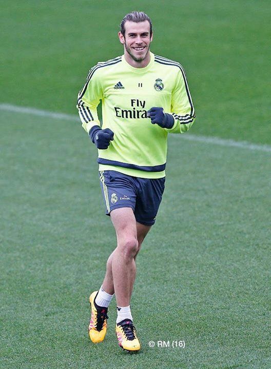 "<a href="/GarethBale11/">Gareth Bale</a>: Light pitch workout session. Feeling good! #halamadrid "