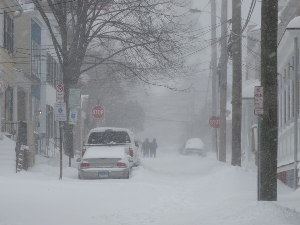 nickimayonews's tweet photo. AUDIO: #Annapolis #blizzard2016 #DigOut2016 & more in the WNAV TUESDAY PM NEWSCAST https://t.co/Tere1eWRzw https://t.co/SEPtlYBGTa