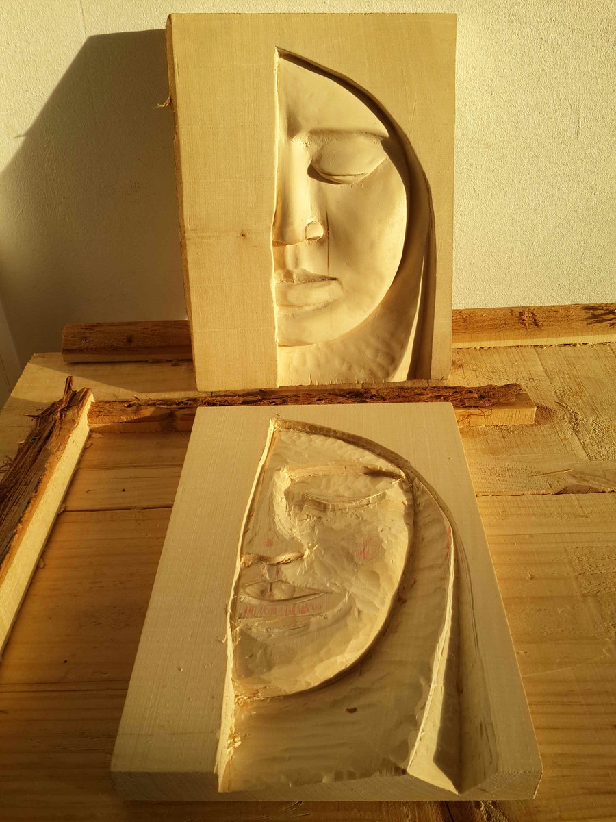 tallamadera's tweet image. Esperando a Amadeo para seguir con #tallamadera. Él la llama Nefertiti. #woodcarving #pfeiltools talleres #jueves