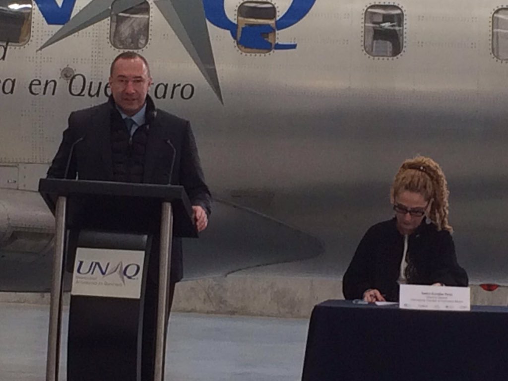 emglobales's tweet photo. Unidos en un mismo objetivo: que #pymes de sector aeroespacial cumplan con normas @fredericgarcia_ @SHCP_mx https://t.co/oz3ByueJXI