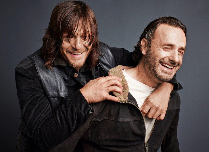 MeNameIsZach's tweet photo. BRB crying because of how perfect this is and the happiness it brings to me😍😭 #TWD #Feb14 https://t.co/0EMZurT1x4