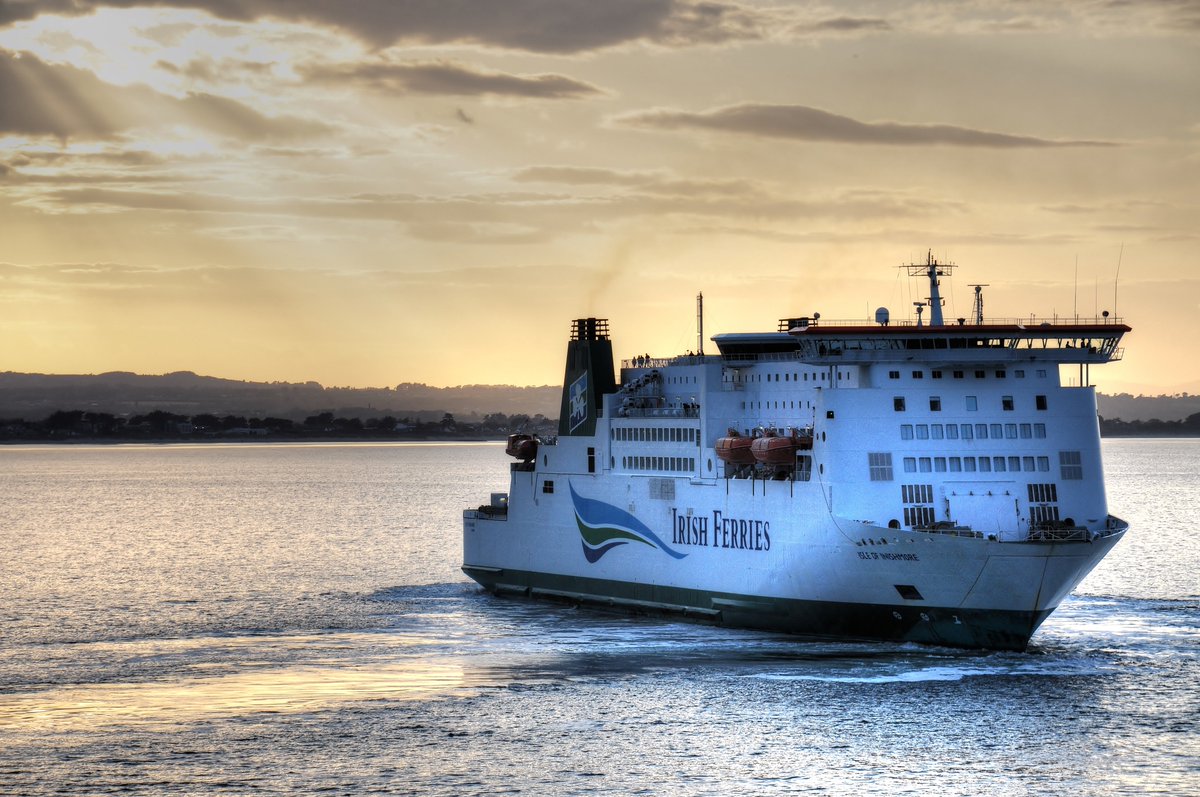 DtvPhotography's tweet photo. @Irish_Ferries looking great in the sunset!! #ExcellentFerries https://t.co/nQymPazazS