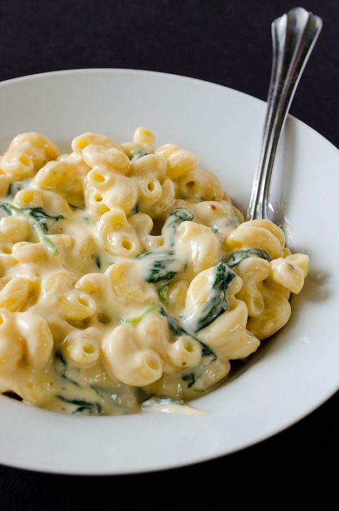 Delish's tweet image. This Greek yogurt mac &amp;amp; cheese recipe is a healthier way to have your favorite comfort food: del.sh/6014Bkxep