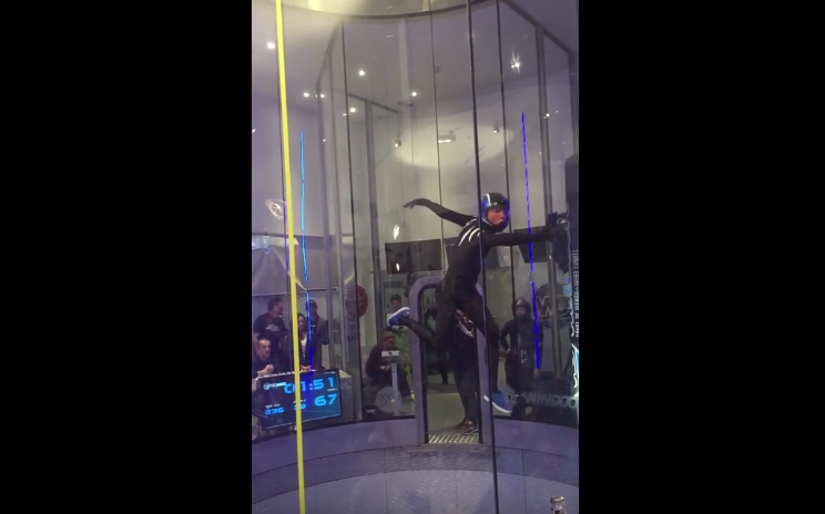 JukinMedia's tweet image. This guy's got moves. bit.ly/1PG48BV #dance #skydiving #windgame