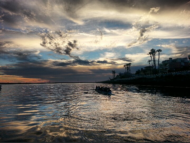 coach_rowing's tweet photo. This water may not look flat, but for being in a marina at 5pm...This was AWESOME!!!!🙌 #2×10 #3×2 #Rowing #Coaching https://t.co/0gECwCAUUJ