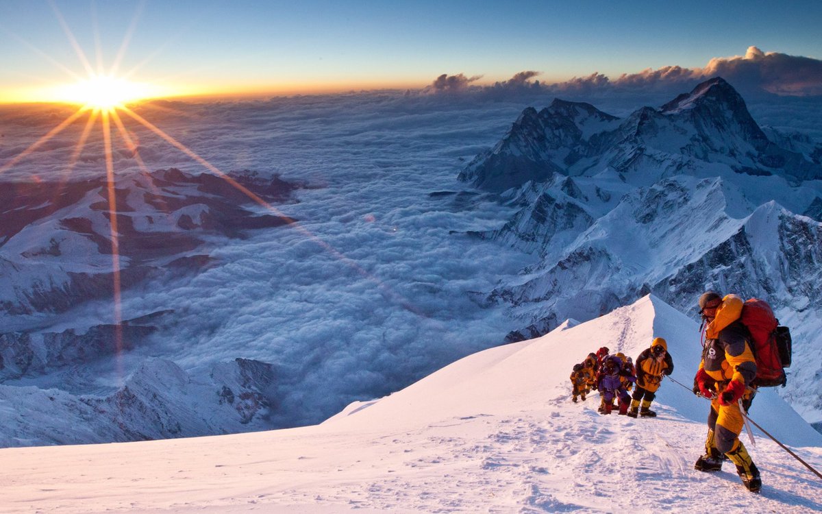 World's tweet photo. Mount Everest. https://t.co/HbQBzI5qIQ