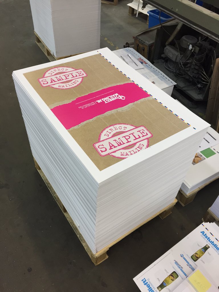 OkayColor's tweet image. Weer een nieuwe voorraad samplemappen voor zusje @Directmailingnl gemaakt. Vraag 'em aan en laat je verrassen!