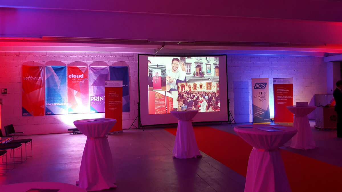 zeppelingroup's tweet photo. #Neujahrstreff2016 in #Bozen bei der #ACS dreht sich heute alles ums #Mobile #Marketing + @PrinzPelle #Handelskammer https://t.co/L7FdkO5fir
