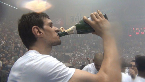 Boban holding his wife : r/bobanholdingthings