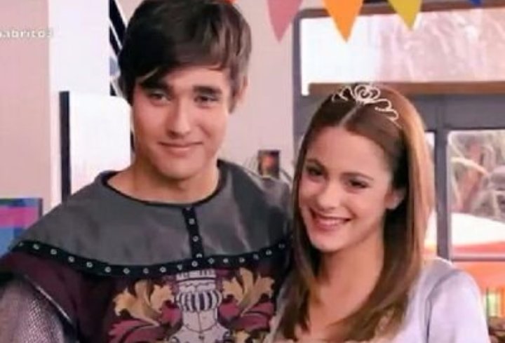 analvstini's tweet photo. ArrobaTiniStoessel dice: "Quiere un príncipe a mi lado"
Aquí lo tenías⬇⬇⬇, aún lo puedes tener! Ahre 😂👌 https://t.co/HmVfuNk36T