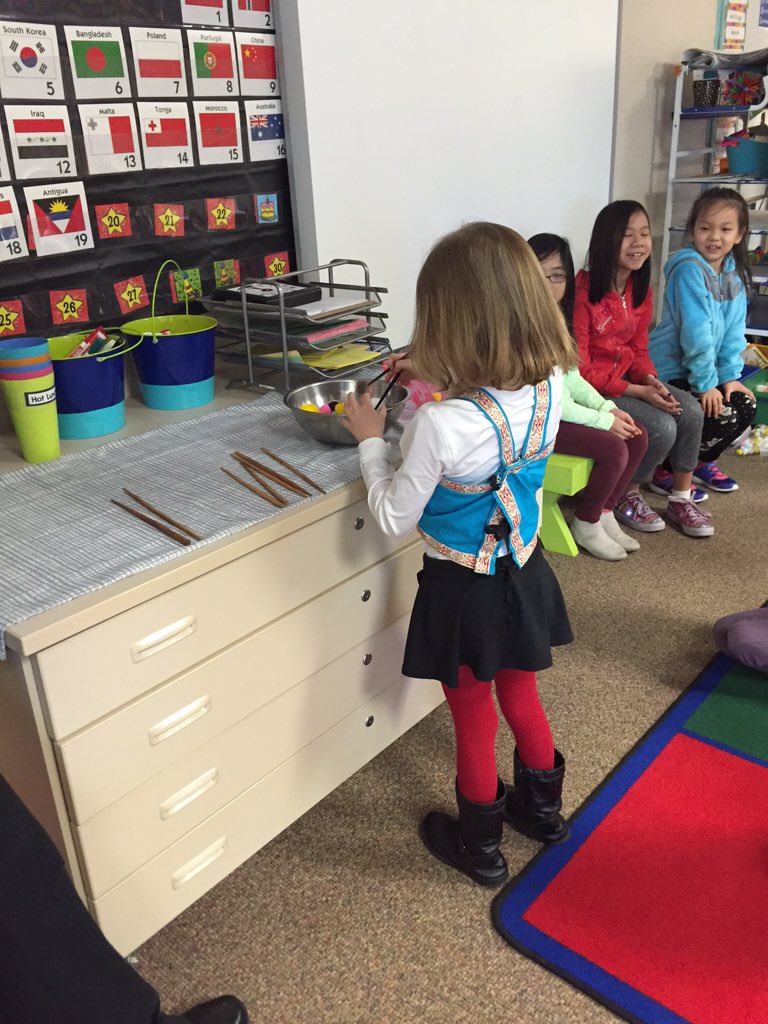 BrooksGH2's tweet photo. 2nd graders @GlacierHills celebrated Cultural Night with chopstick lessons from some chopstick experts https://t.co/48zfx9weuJ