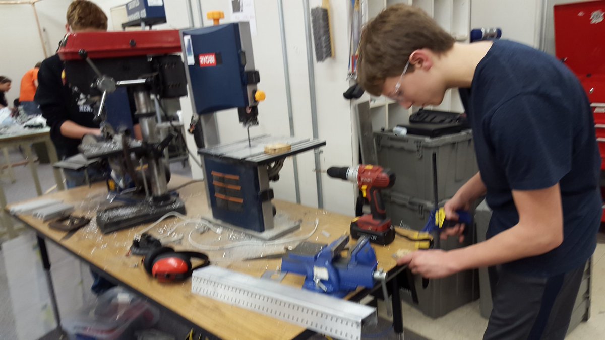 RoboRangers4325's tweet photo. 3 weeks in, working hard https://t.co/xIuUYFM8nN