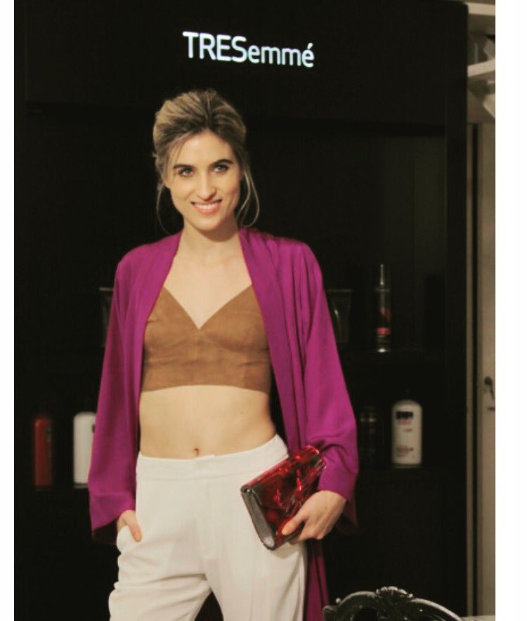 cintgarrido's tweet photo. Hoy en noches fashiontv descubrí el Hair Summer Studio de @TRESemmeARG @fashiontvla style  @fonrougelab  @diegoimpa https://t.co/us5IpjhDGN