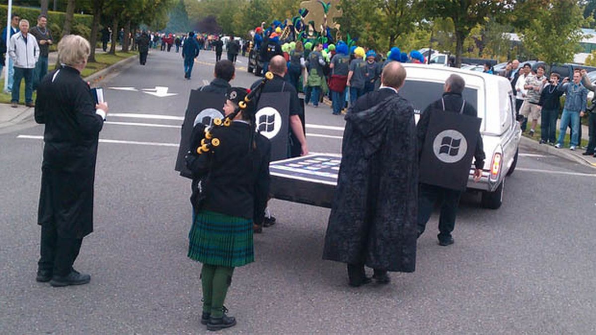 verge's tweet image. Windows Phone is dead theverge.com/2016/1/28/1086…