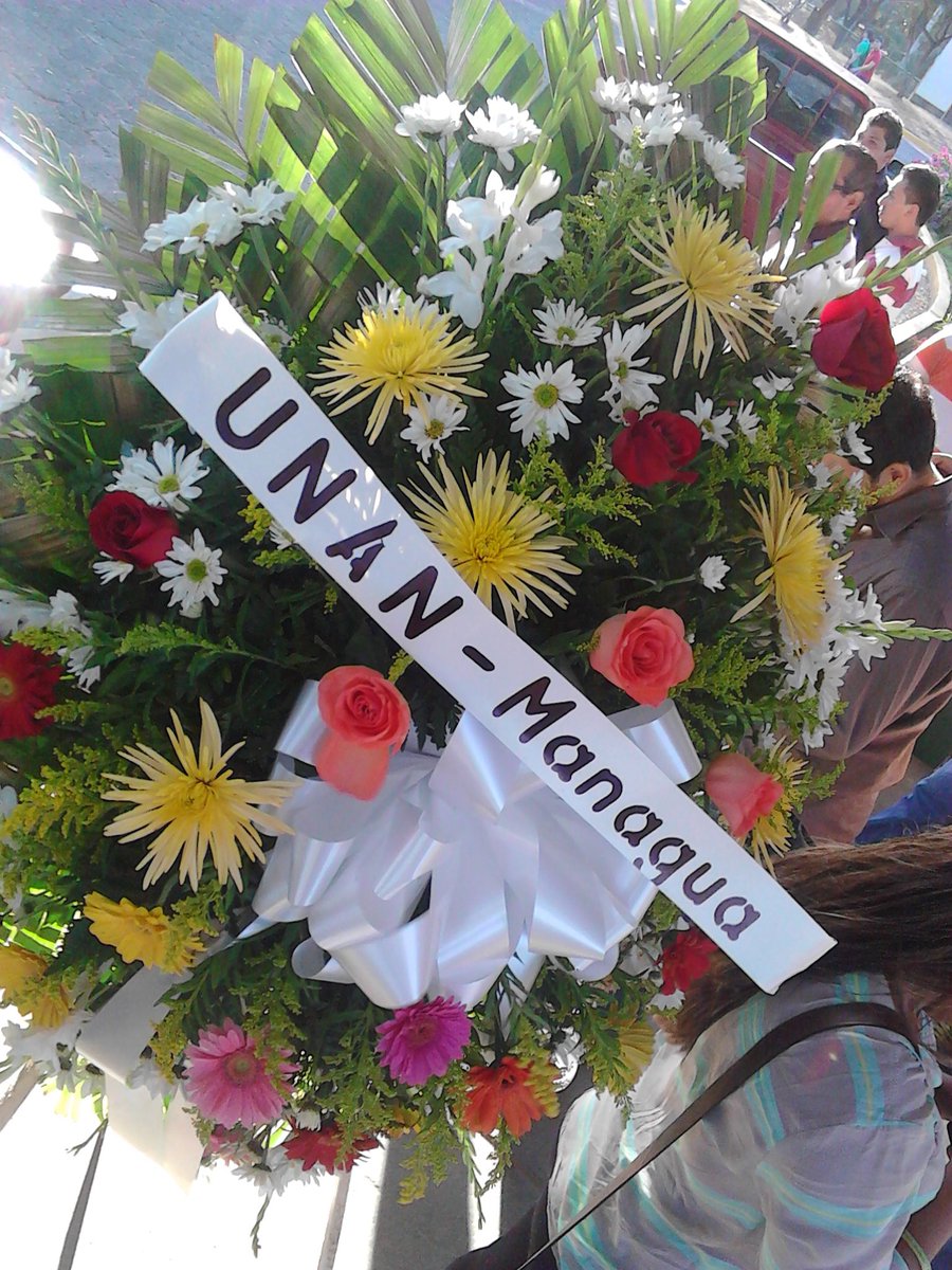 CristianEscotoS's tweet photo. #Reporto @UNANManagua @UnenUnan @UnenRurd Depositan ofrenda floral en conmemoración del natalicio de José Martí https://t.co/nAkLyhOexK