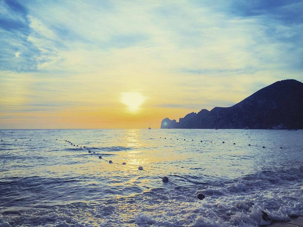 AACabobyBea's tweet photo. Buenos días #LosCabos #traveljunkie #travelbug #traveler #iloveskies #visitmexico #mexicancoastline #ilovethesea #m… https://t.co/xQaSTIBxYe