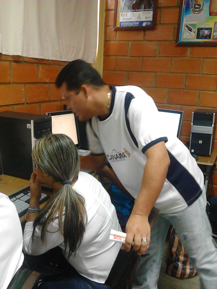 robertcbit's tweet photo. Socialización del proyecto educativo Canaima hoja de calculo Calc con los docentes de la Escuela los Potreros https://t.co/52fWR5sTpy