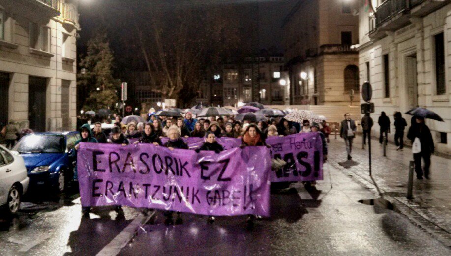 halabedi's tweet photo. Jendetza erailketa matxista salatzeko Gasteizko manifestazioan
#ErasorikEz
#MatxismoakHiltzenDu
#YaValeHostia https://t.co/B3Ii5xfaQz
