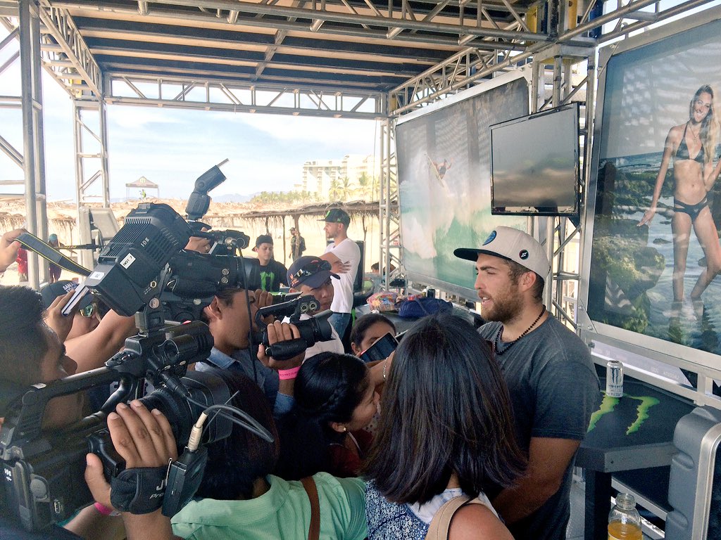 irving_lopez's tweet photo. Hoy me tocó atender y dirigir a mis compañeros de los medios de comunicación. ¡Gracias! @Acapulco_Pro #Acapulco. https://t.co/DItk9BLcHe