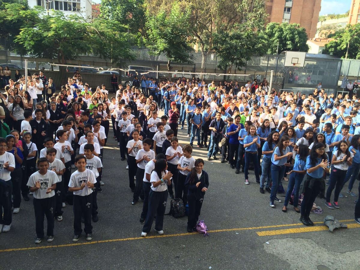 CSTAquino's tweet photo. Hoy también compartimos una muy emotiva misa con la participación de nuestros estudiantes y docentes #STA https://t.co/j7gPJHJbWP