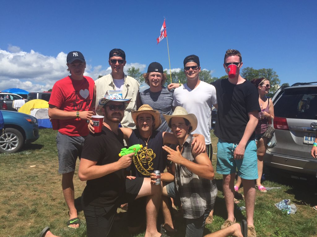 JustinFormo's tweet photo. @BootsandHearts #BootsThrowback #breadslap 🍞 https://t.co/d79PHCH3az