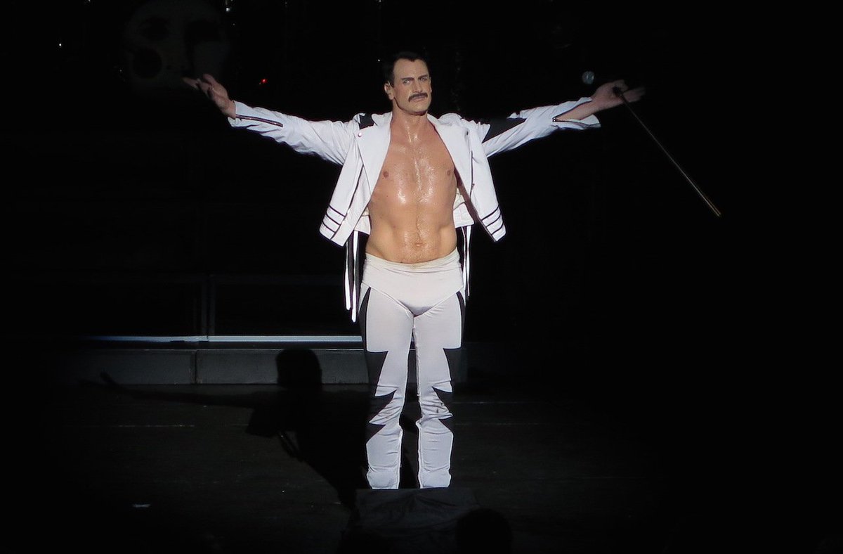 LaMaZingMedia's tweet photo. VIDEO: Freddie Mercury reincarnated in #QueenMagic @JoburgTheatre @QueenIAKMShow https://t.co/VILLKMNV2x https://t.co/fgWw2P8qvG