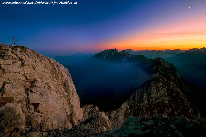 IvanoBendotti's tweet photo. tramontare per poi rinascere.. #Valdiscalve #Vallediscalve #Schilpario @TwittingBergamo @DopoExpo2015 @eventiweek https://t.co/GQfs6pMkFl