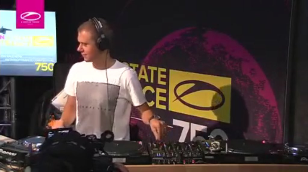 ale_cn69's tweet photo. Listening to #ASOT750 !! Congrtas @arminvanbuuren https://t.co/dTpE3UF3rf