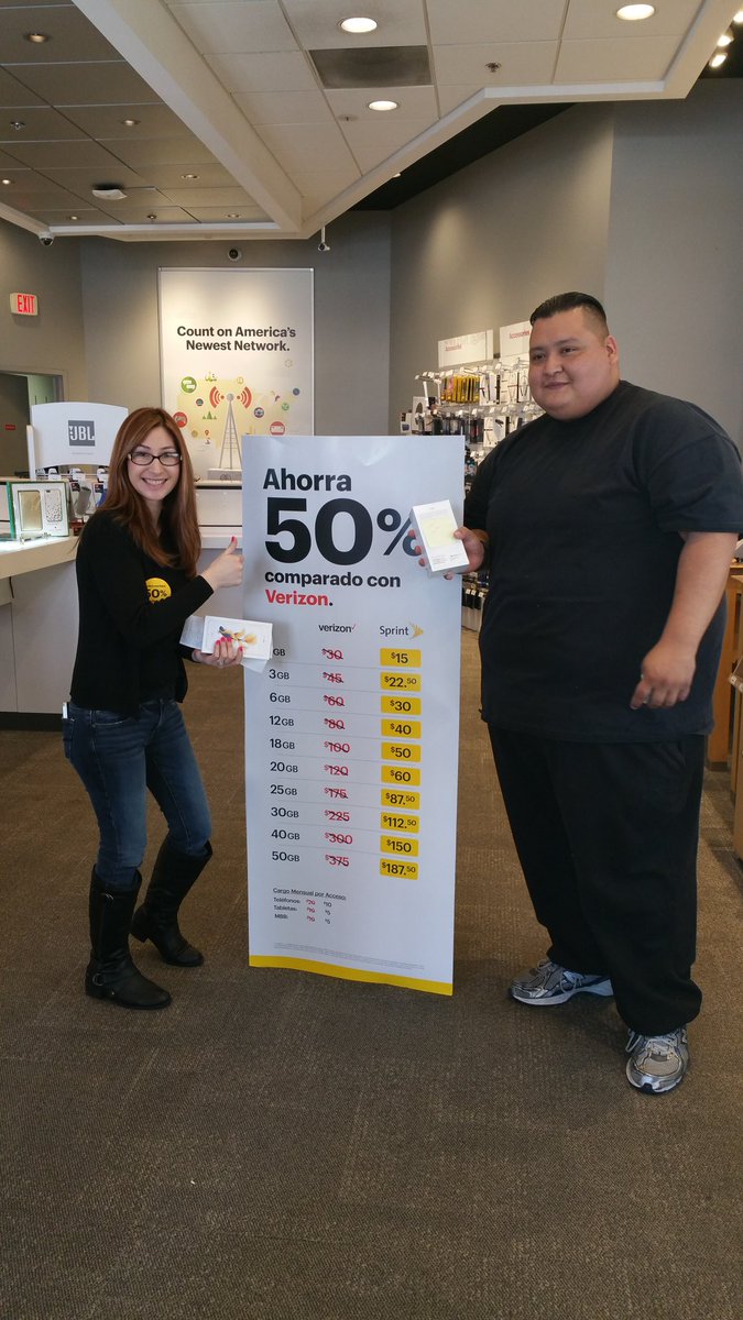 Jaybarajas1213's tweet photo. Lisa steals two lines from verizon! @Packwood2615 @NorCalRetail @Sprint4NorCal save 50% https://t.co/s9dQDBEbsT