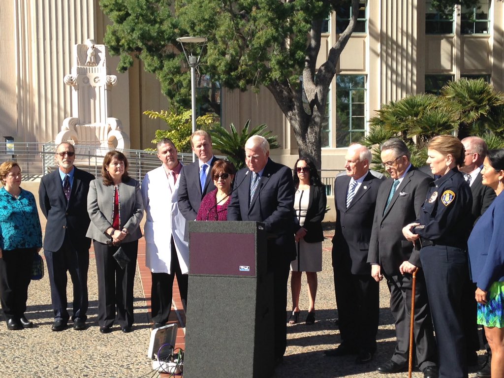 _KJohnston's tweet photo. Mayor @Kevin_Faulconer, @RonRobertsSD, @SupervisorCox partnering on expanding mental health services for SD homeless https://t.co/OQNb5oDnvo