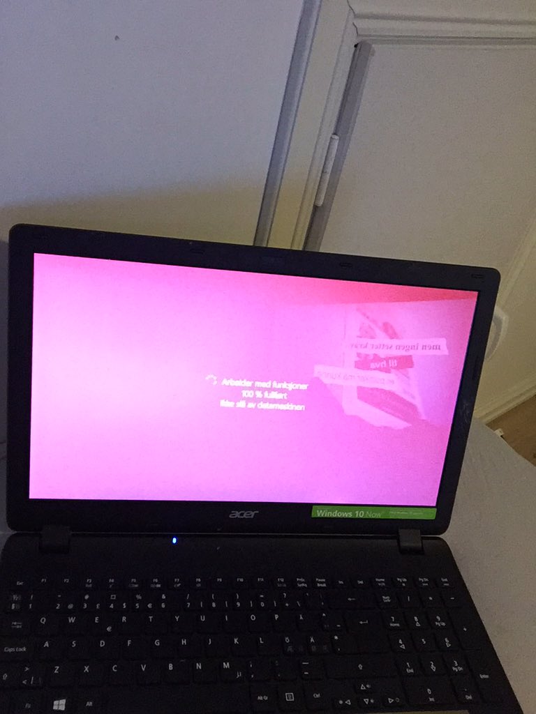 Er det noen pcnørds der ute som vet hvordan jeg kan få dette bort?!!?? Stått sånn i 2 dager nå :@@@@@