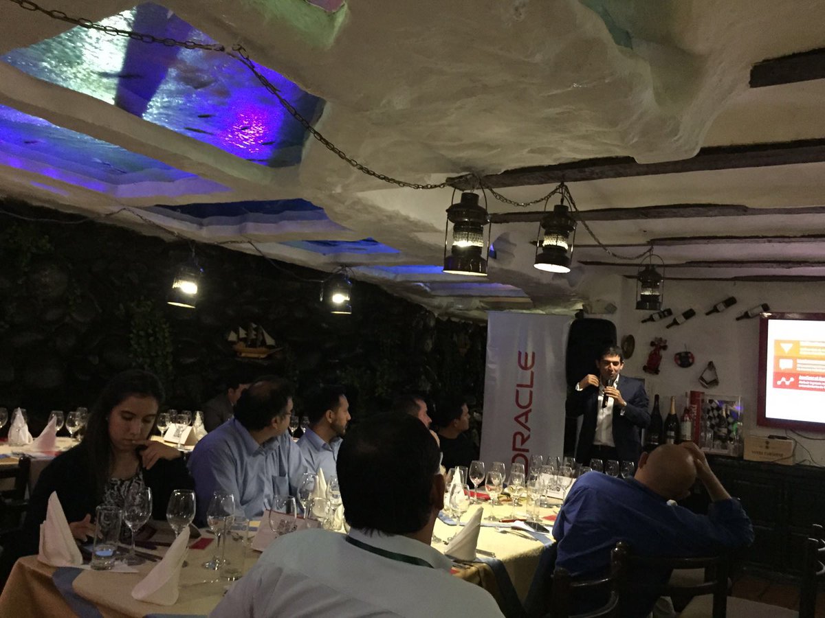 REDLeague_ESP's tweet photo. #TB: este fue el evento de anoche en #Guayaquil para nuestras soluciones #CX #OracleTrends2016 https://t.co/hfALTP4Ig5