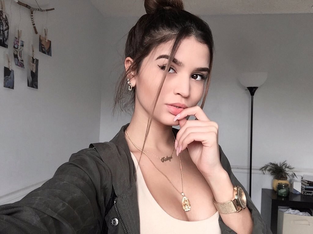 pcIaroid's tweet image. new fake, rt? 😌