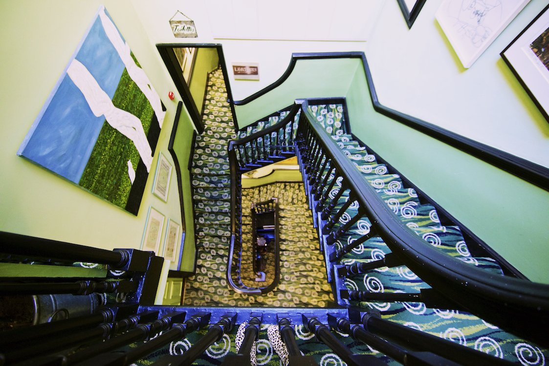 There's funky staircases at #Londonrestaurants &amp; then there's über-funky staircases like the one at <a href="/LEscargotSoho/">L'Escargot</a>